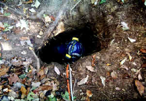 Chris in hole.jpg (111127 bytes)