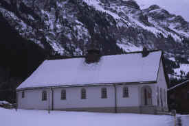englishchurch02.jpg (101697 bytes)