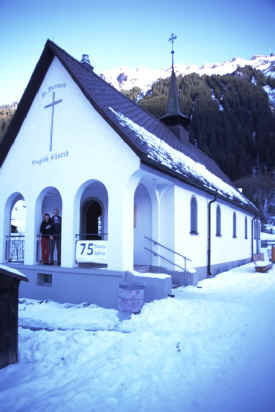 englishchurch16.jpg (87520 bytes)