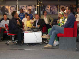 interview01.jpg (97410 bytes)