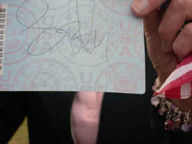 autograph01.jpg (56352 bytes)