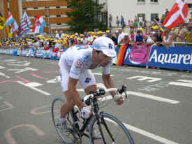cyclist07.jpg (123439 bytes)