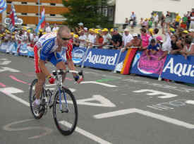 cyclist12.jpg (111281 bytes)