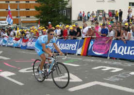 cyclist14.jpg (123388 bytes)