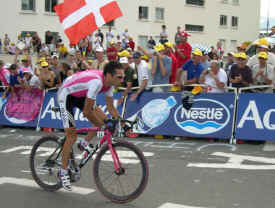 cyclist28.jpg (117395 bytes)