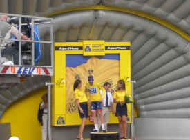 podium16.jpg (84798 bytes)