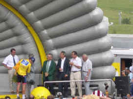 podium27.jpg (83611 bytes)