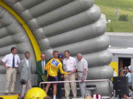 podium31.jpg (84591 bytes)