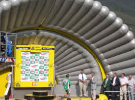 podium47.jpg (101309 bytes)