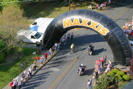 same dude in lead.jpg (156853 bytes)