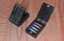 smallsolarcharger01.jpg (79857 bytes)