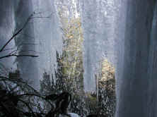 icecave01.jpg (112567 bytes)