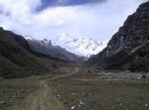 asinka_approach01.jpg (56914 bytes)