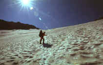Crowder crossing glacier Rainier.jpg (77910 bytes)
