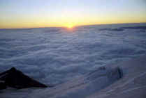 raniersunrise03.jpg (48971 bytes)