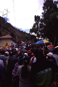 intiraymi_walk01.jpg (70060 bytes)