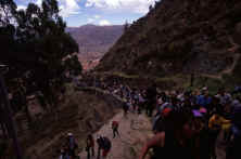 intiraymi_walk02.jpg (83510 bytes)