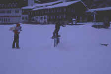 SNOWBOARD0102.jpg (37400 bytes)