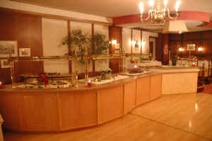buffet01.jpg (104836 bytes)