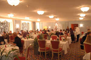 diningroom01.jpg (125293 bytes)