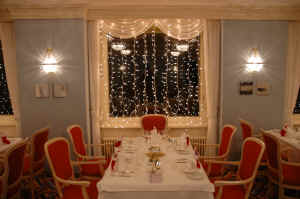 diningroom09.jpg (109295 bytes)