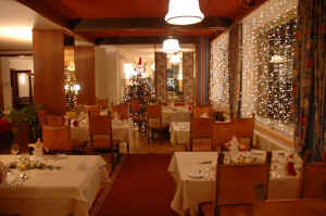 diningroom11.jpg (129431 bytes)