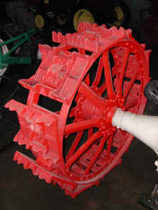 fordsonsteelwheelcultivator03.jpg (87251 bytes)