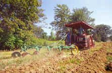 steam engine plowing.jpg (89439 bytes)